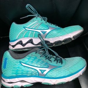 Mizuno womens running sneakers size 7.5